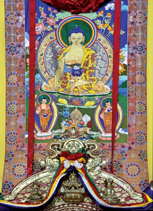 Un groupe de personnes et Sa Sainteté Gyalwang Drukpa à Plouray